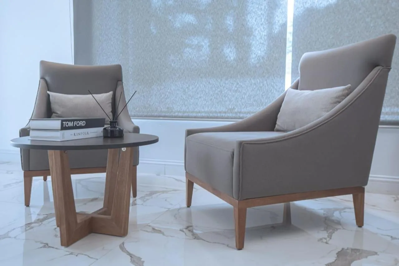 Knightsbridge Hotel & Suites