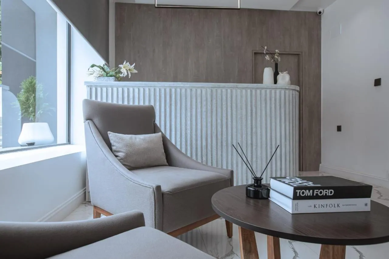 Knightsbridge Hotel & Suites