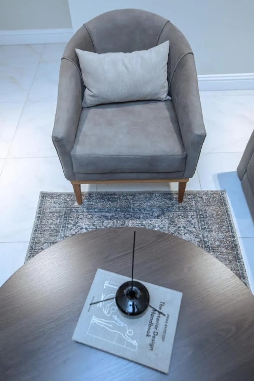 Knightsbridge Hotel & Suites