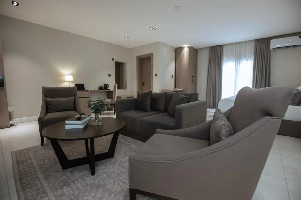 Knightsbridge Hotel & Suites