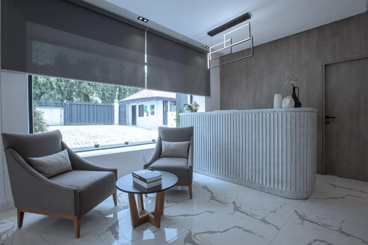 Knightsbridge Hotel & Suites