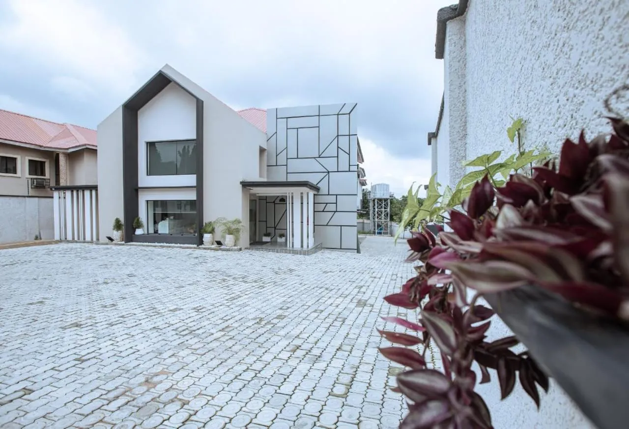 Knightsbridge Hotel & Suites