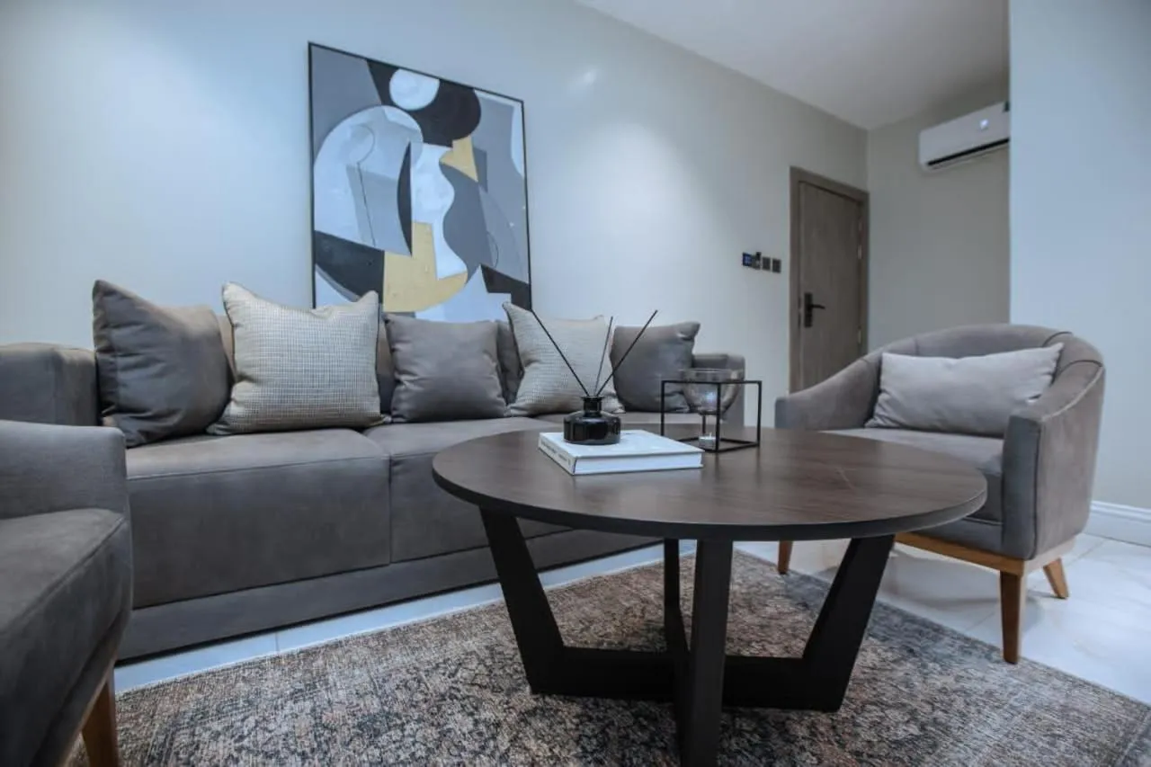 Knightsbridge Hotel & Suites