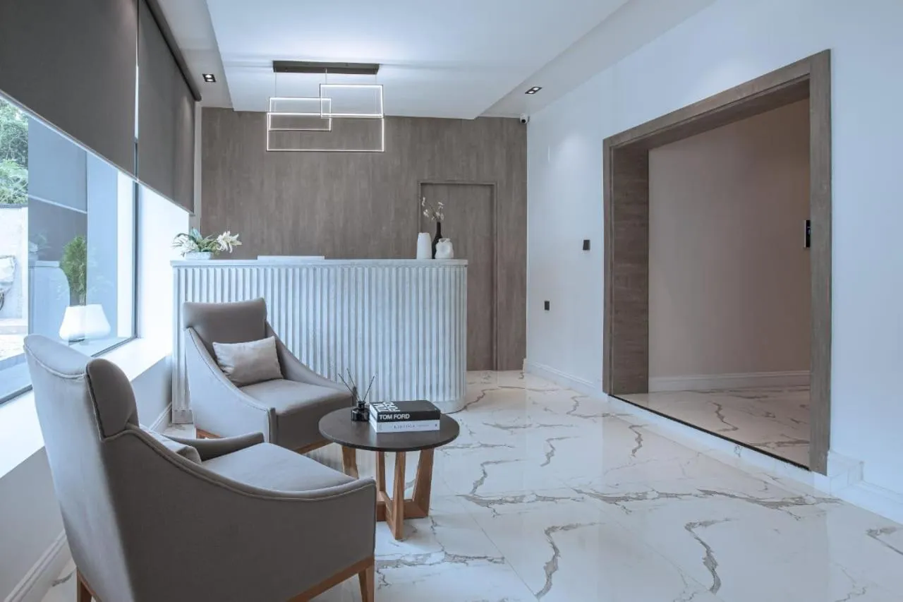 Knightsbridge Hotel & Suites