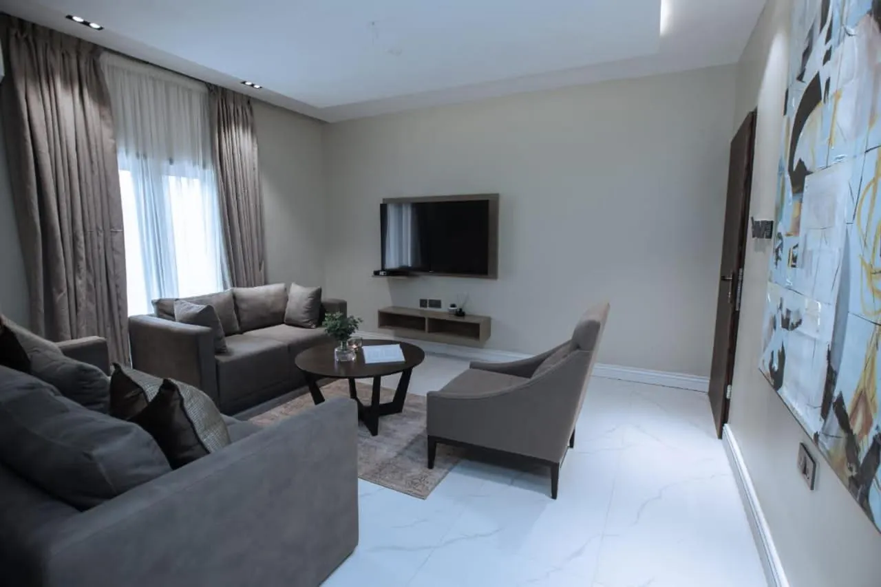 Knightsbridge Hotel & Suites