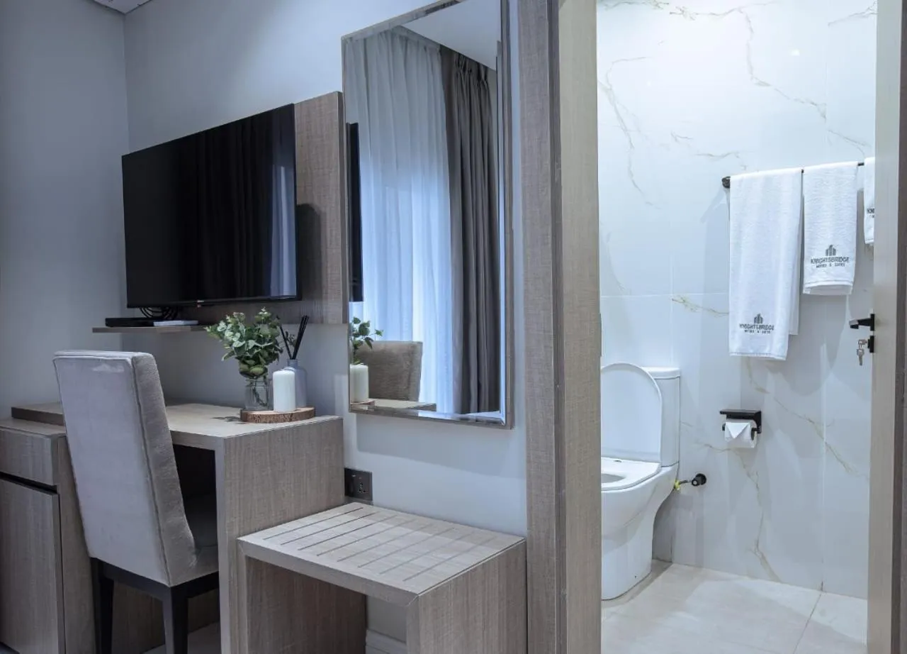 Knightsbridge Hotel & Suites