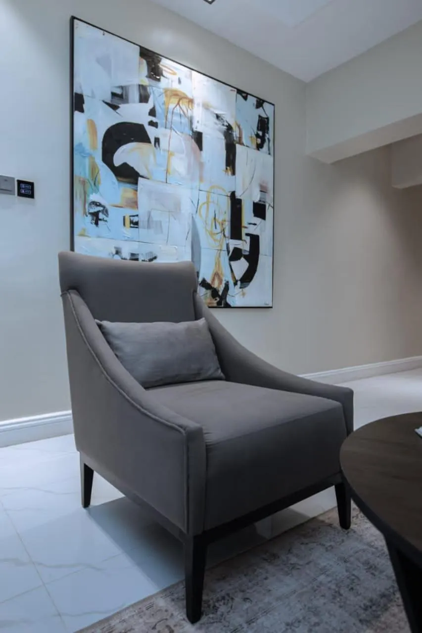 Knightsbridge Hotel & Suites