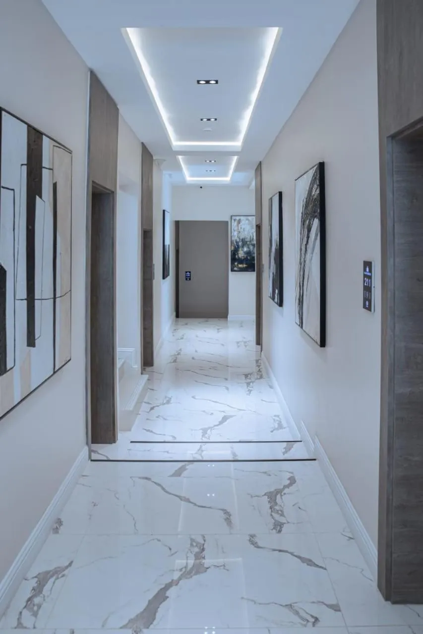 Knightsbridge Hotel & Suites