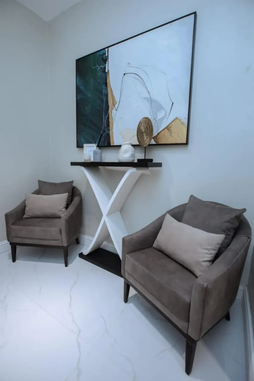 Knightsbridge Hotel & Suites