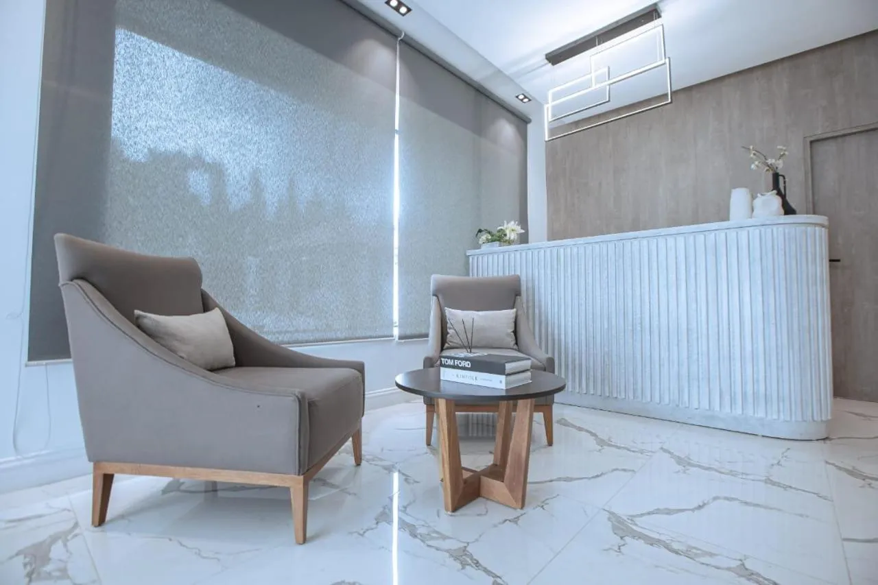 Knightsbridge Hotel & Suites