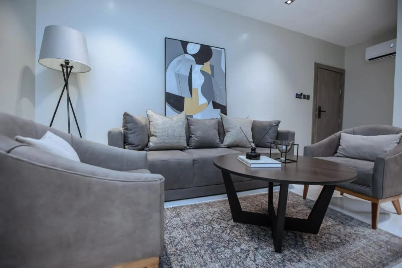 Knightsbridge Hotel & Suites