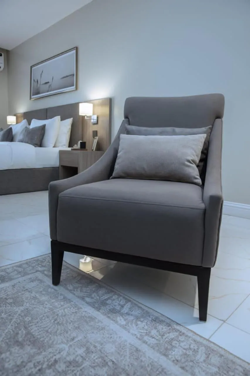 Knightsbridge Hotel & Suites