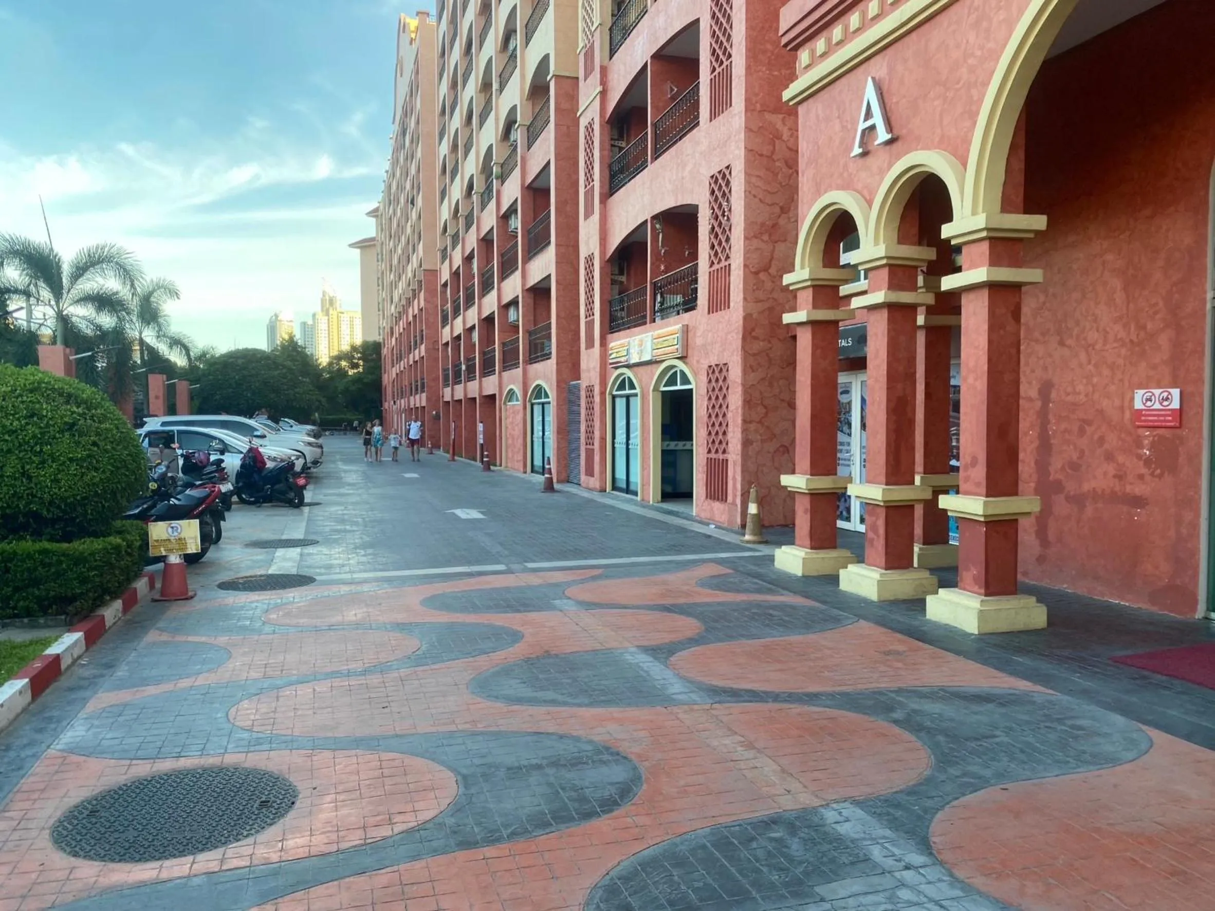 Seven seas resort Pool Access by Saifon