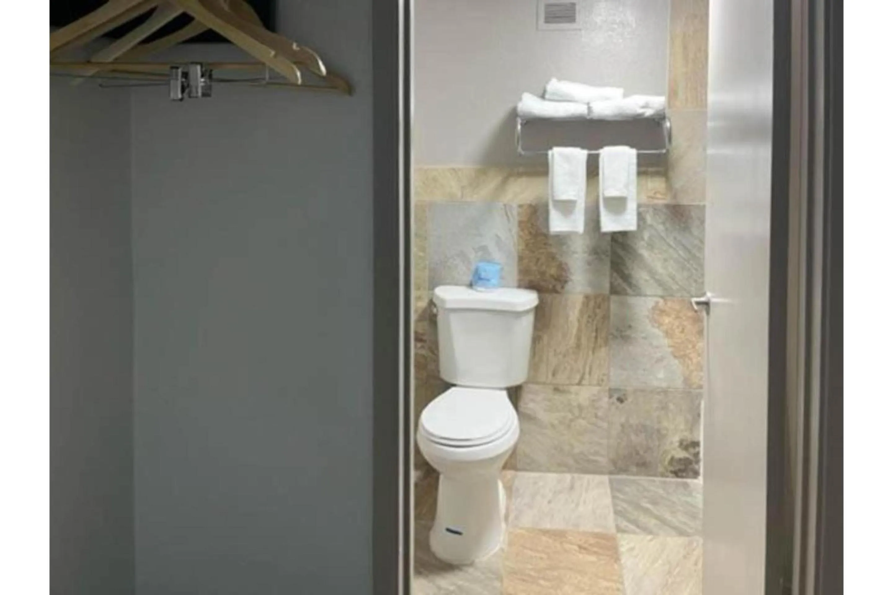 Bathroom in Studio 6 Pecos TX