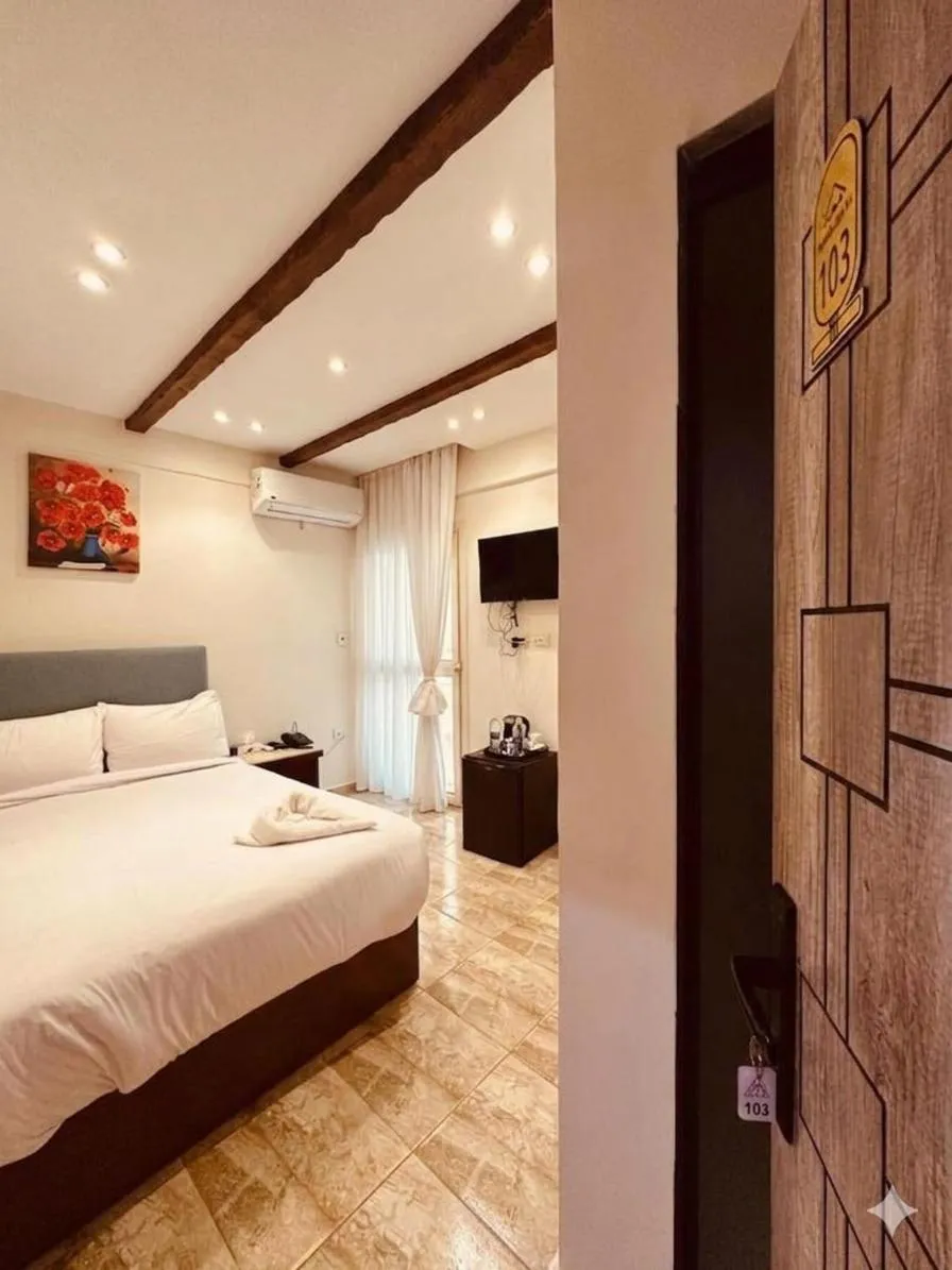 Deluxe Single Room with Balcony - single occupancy in Pyramids Glory Inn