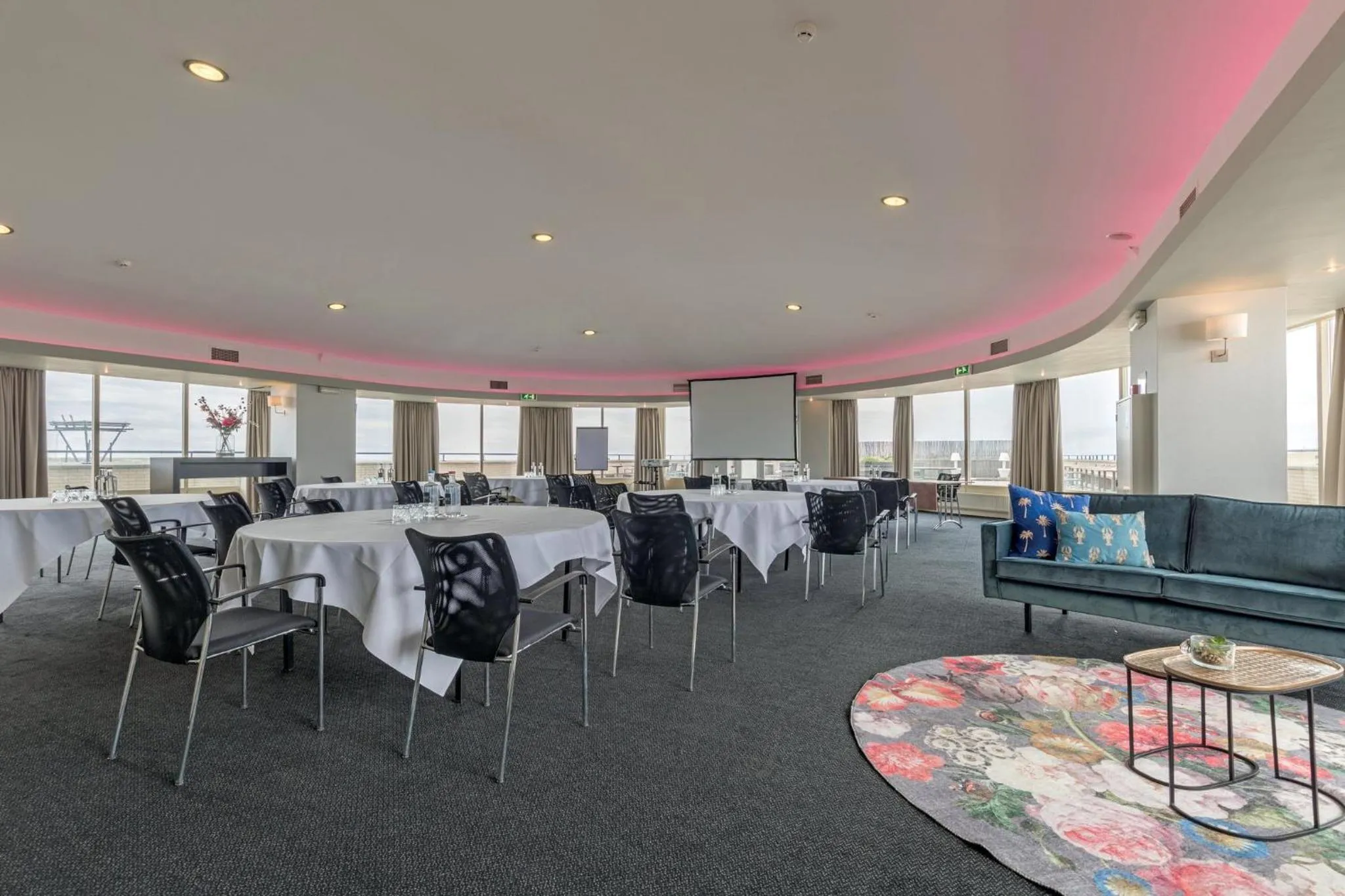 Facade/entrance in Leonardo Hotel IJmuiden Seaport Beach