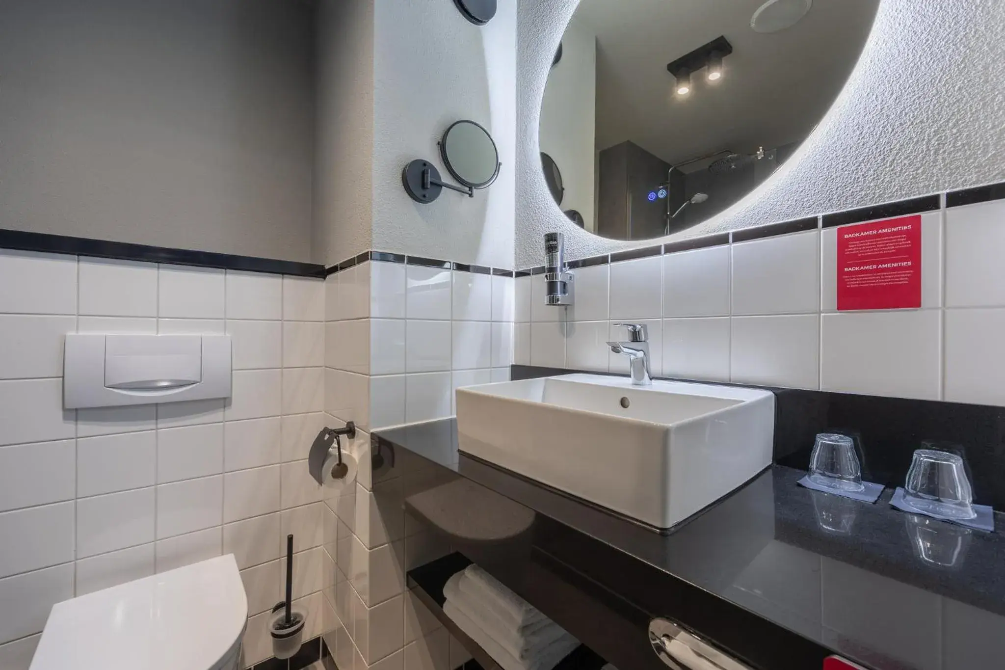 Comfort Twin Room renovated in Leonardo Hotel IJmuiden Seaport Beach Comfort Twin Room renovated in Leonardo Hotel IJmuiden Seaport Beach