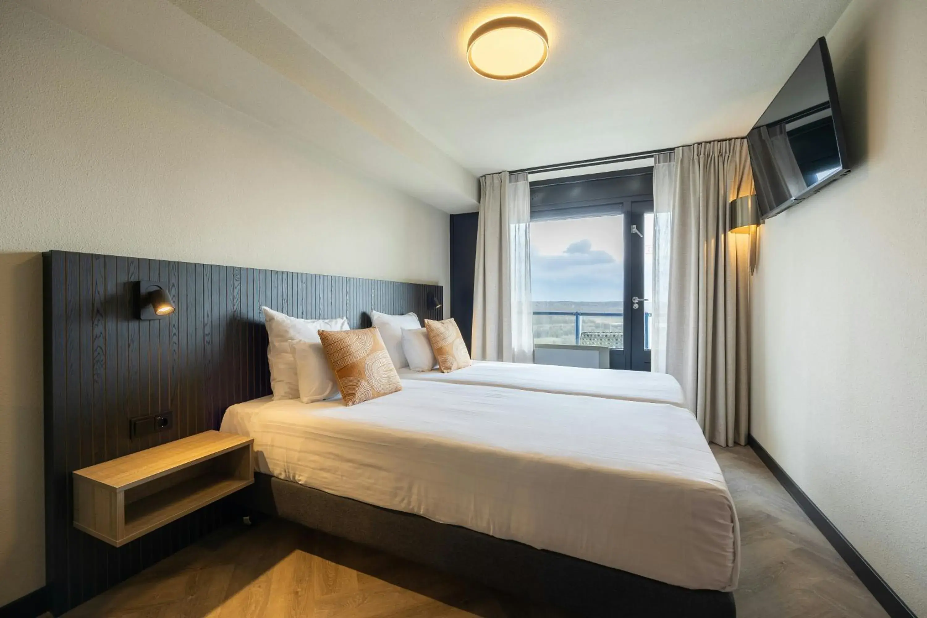 Comfort Twin Room renovated in Leonardo Hotel IJmuiden Seaport Beach Comfort Twin Room renovated in Leonardo Hotel IJmuiden Seaport Beach
