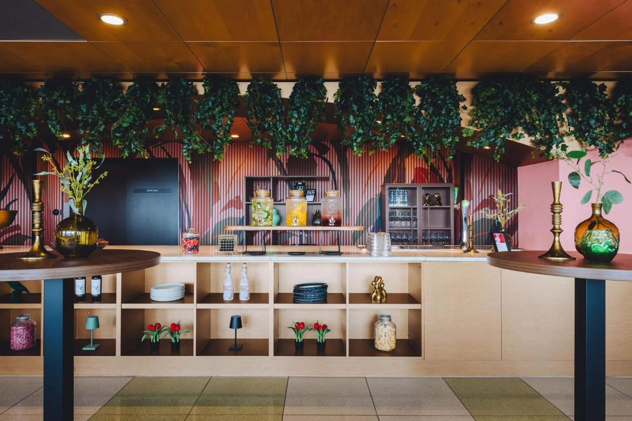 Lobby or reception in Leonardo Hotel IJmuiden Seaport Beach