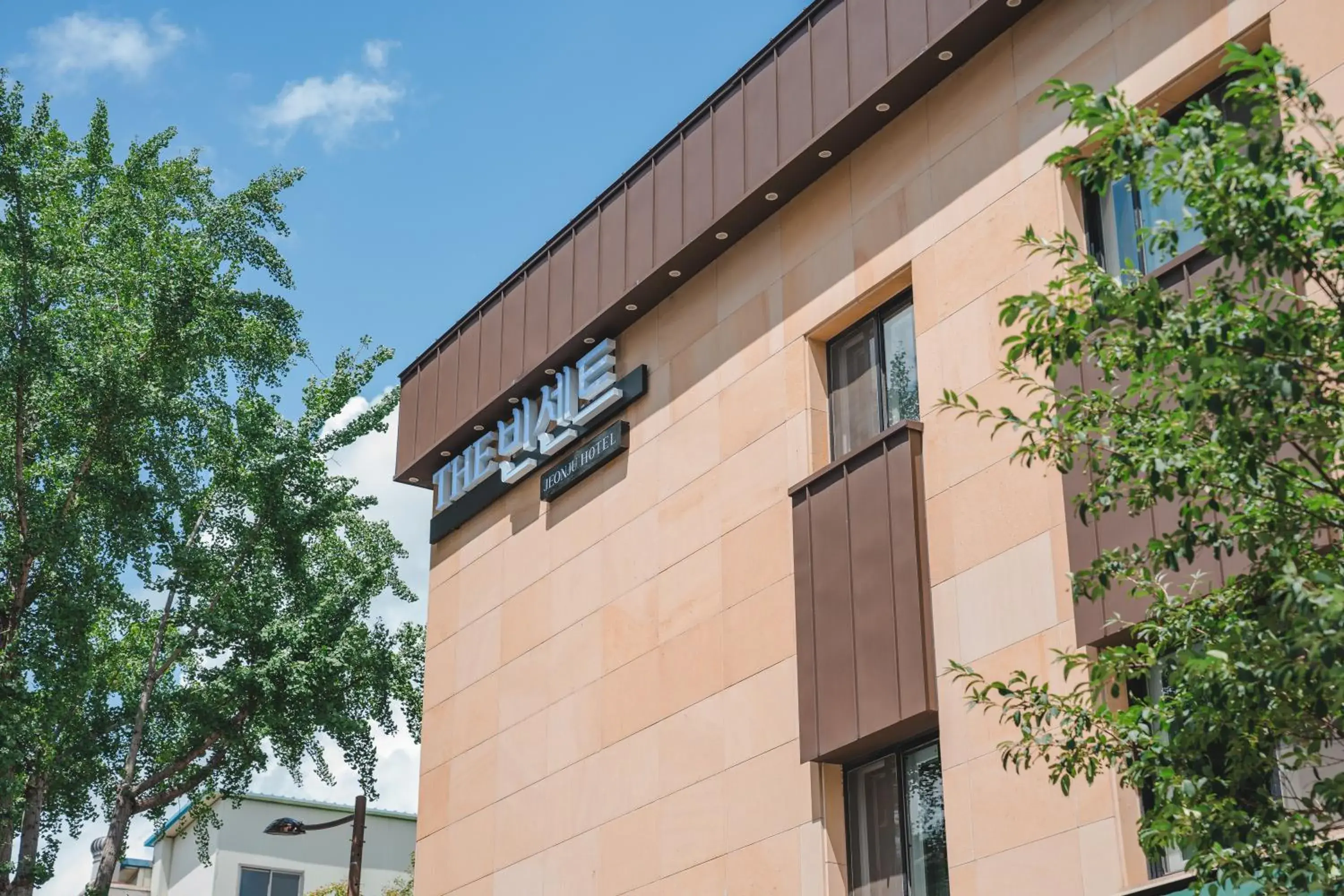 Property building in Jeonju Hotel The Vincent Property building in Jeonju Hotel The Vincent