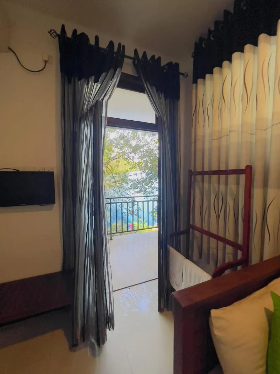 Balcony/Terrace, Bed in Ranketha Resort & Restaurant