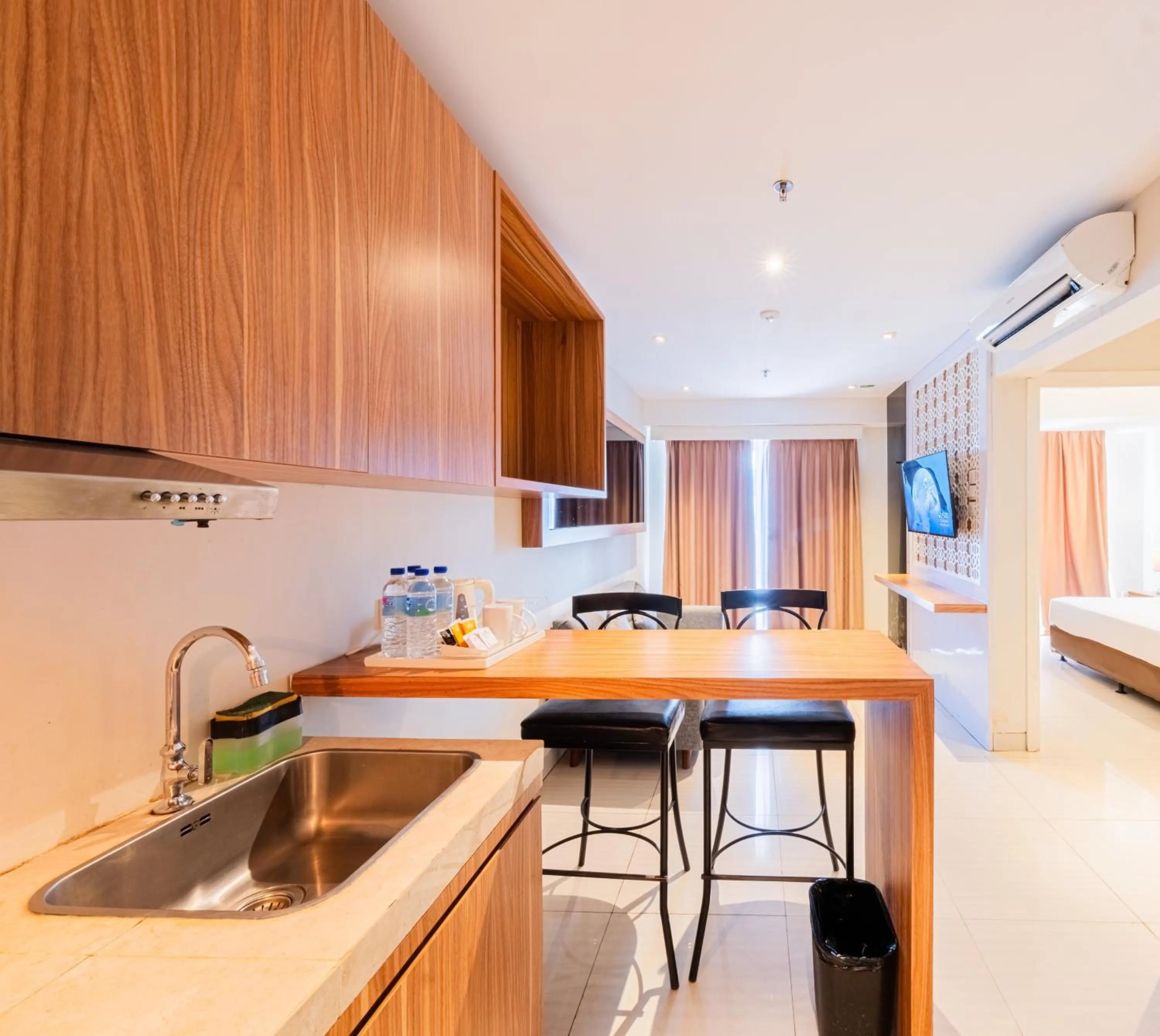 Kitchen or kitchenette in Astara Hotel Balikpapan