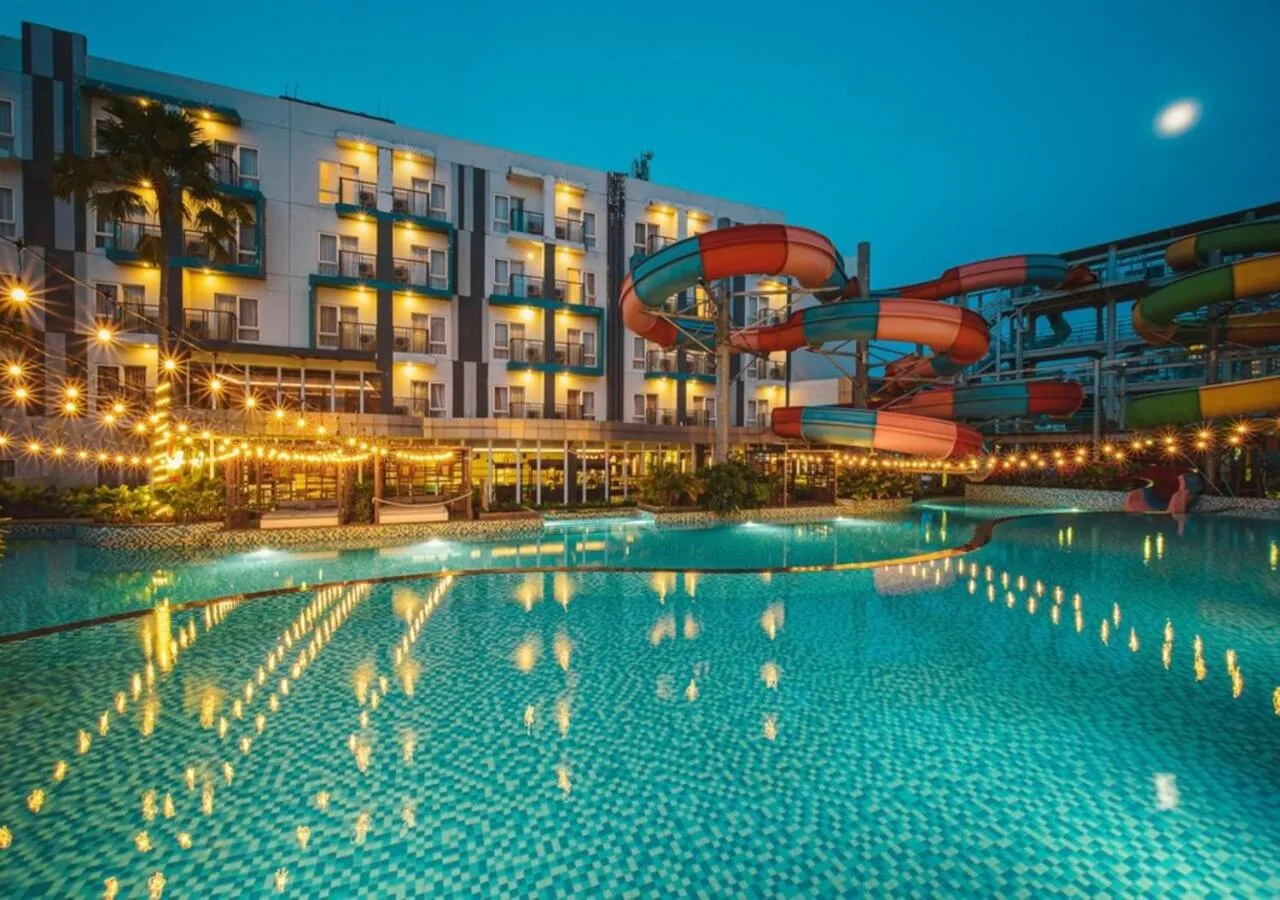 Swimming pool in Astara Hotel Balikpapan