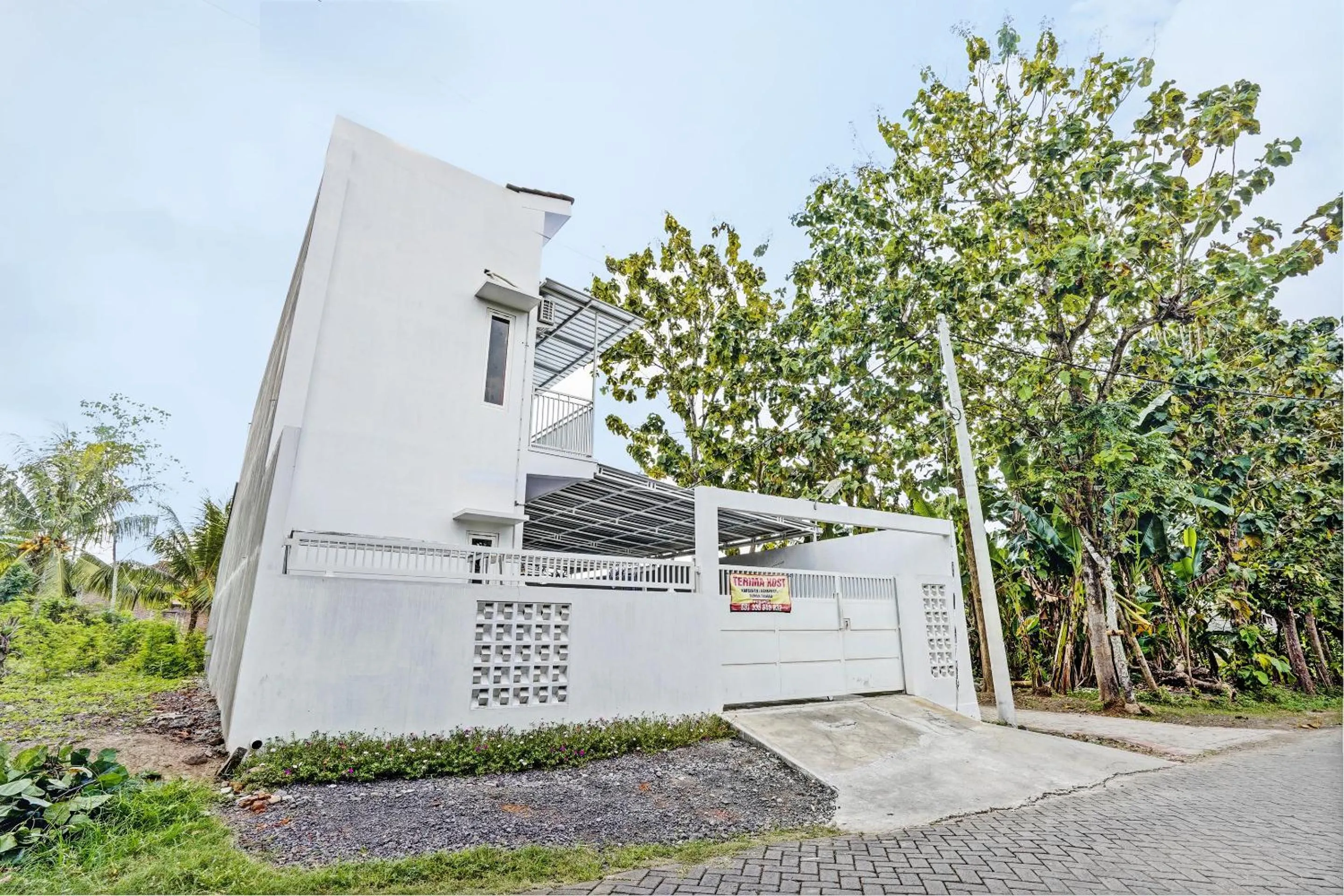 Facade/entrance in Hotel O Niza Guesthouse Syariah