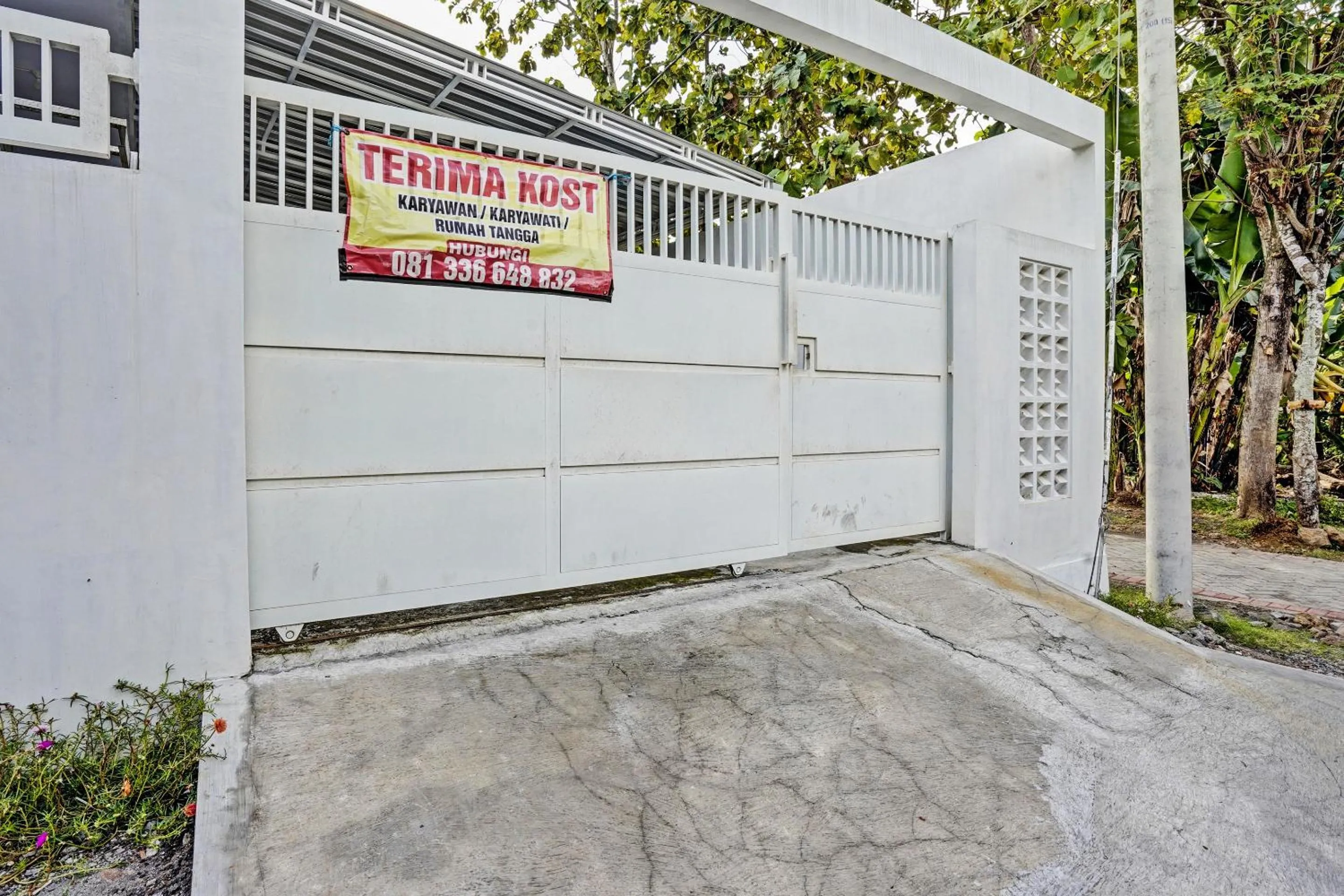 Facade/entrance in Hotel O Niza Guesthouse Syariah