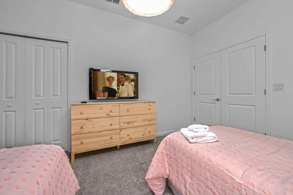 Bed in Magical Getaway - Super Cute 3BR Apartment