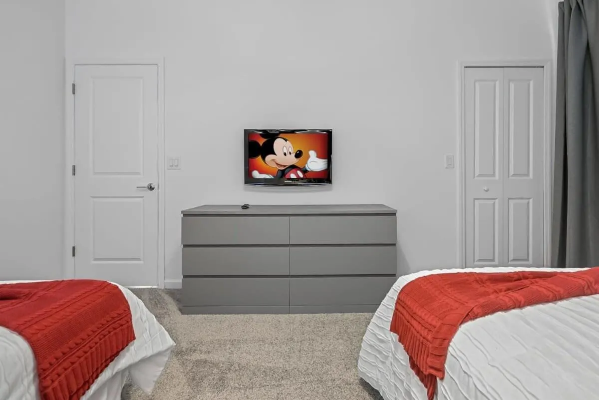 Bed in Magical Getaway - Super Cute 3BR Apartment