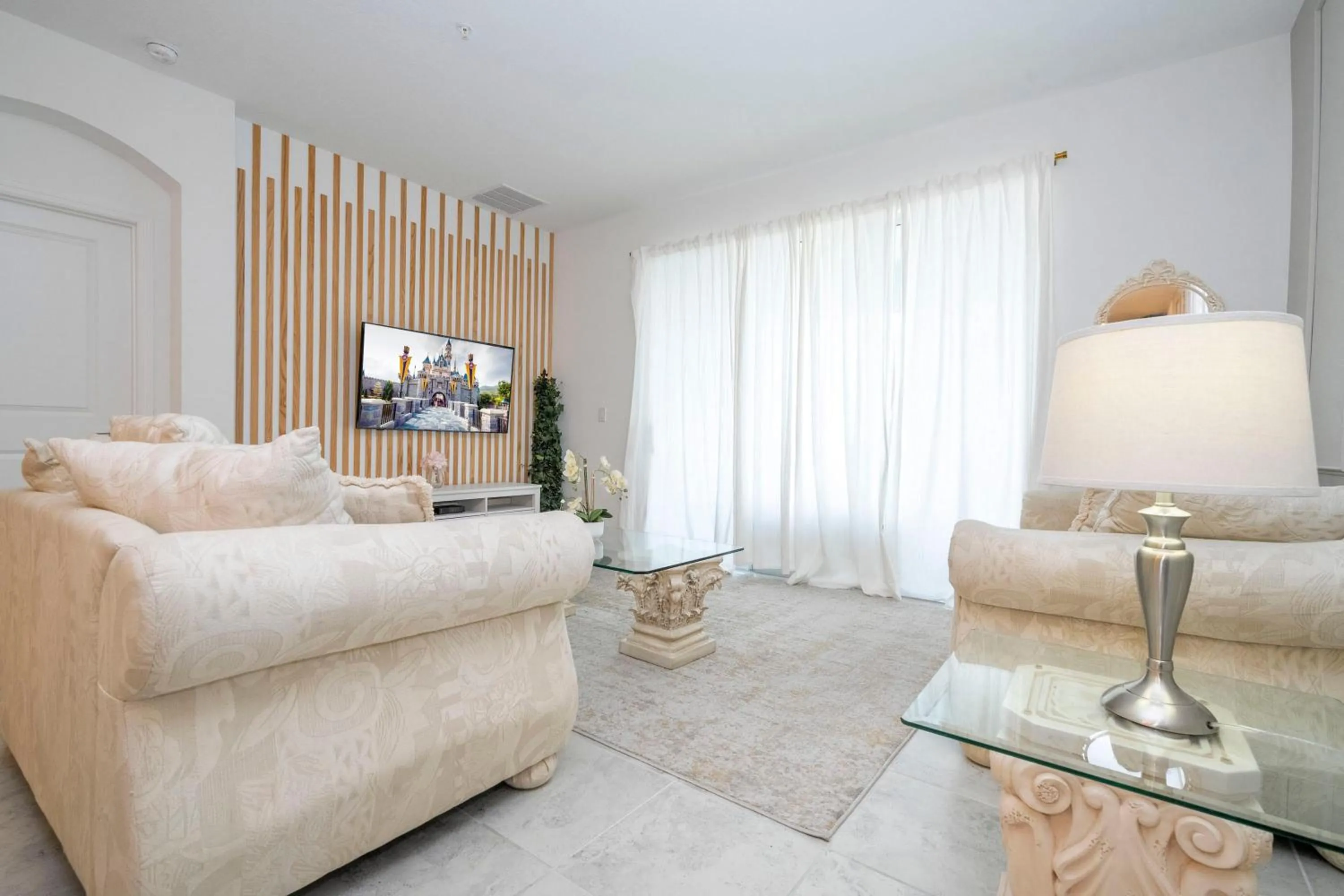 Bed in Magical Getaway - Super Cute 3BR Apartment