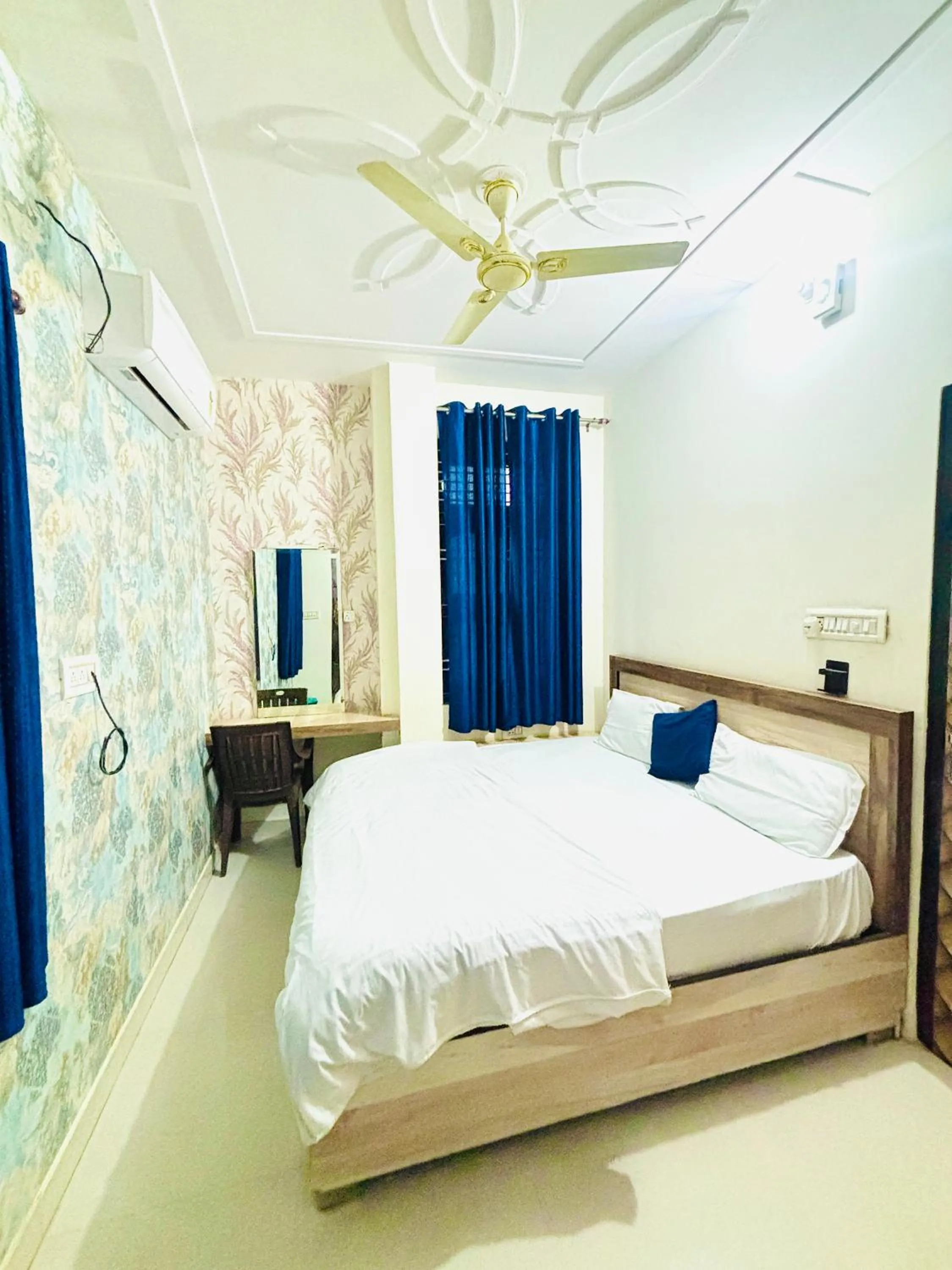 Bed in Hill Top Residency