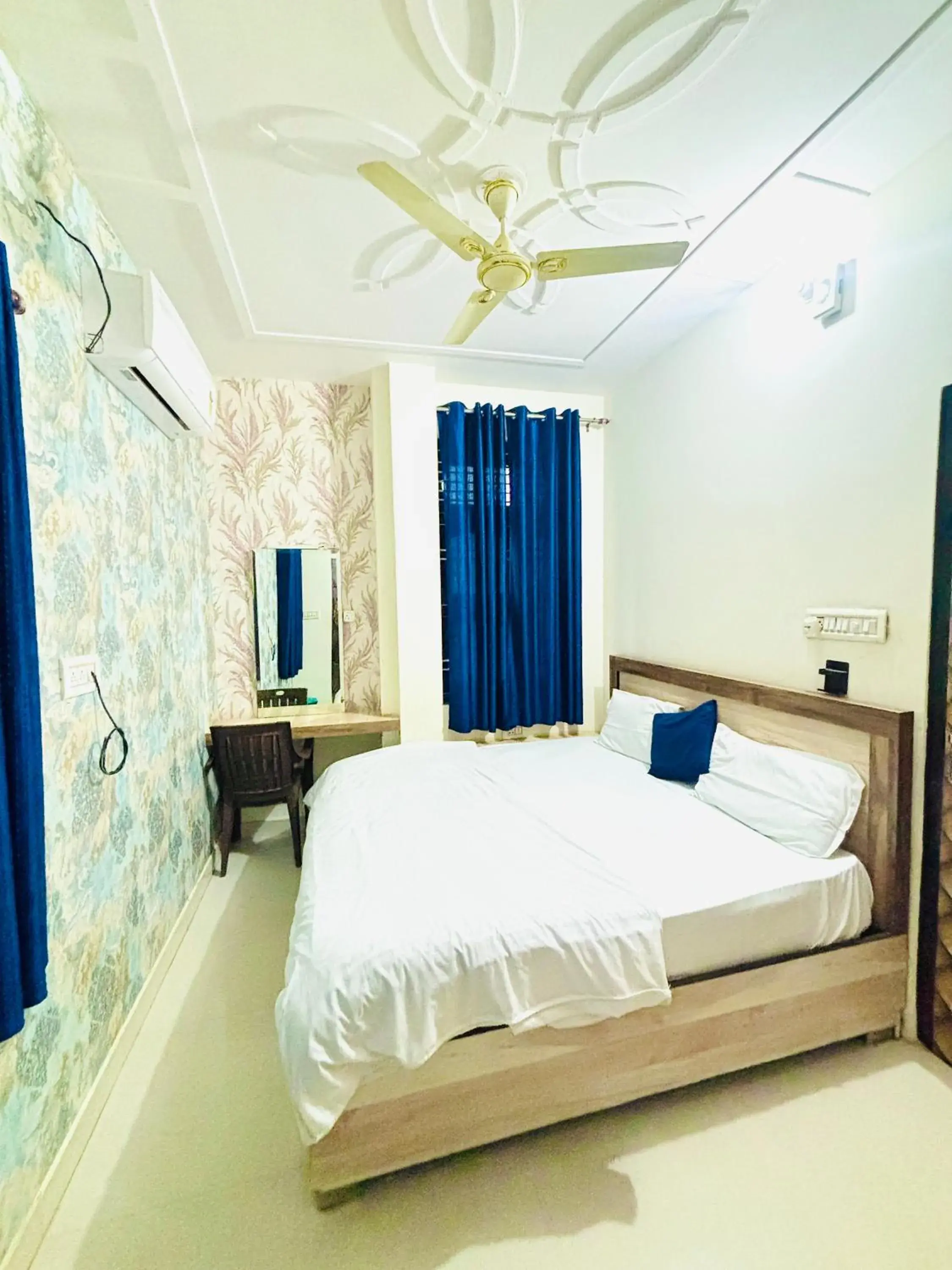 Bed in Hill Top Residency Bed in Hill Top Residency