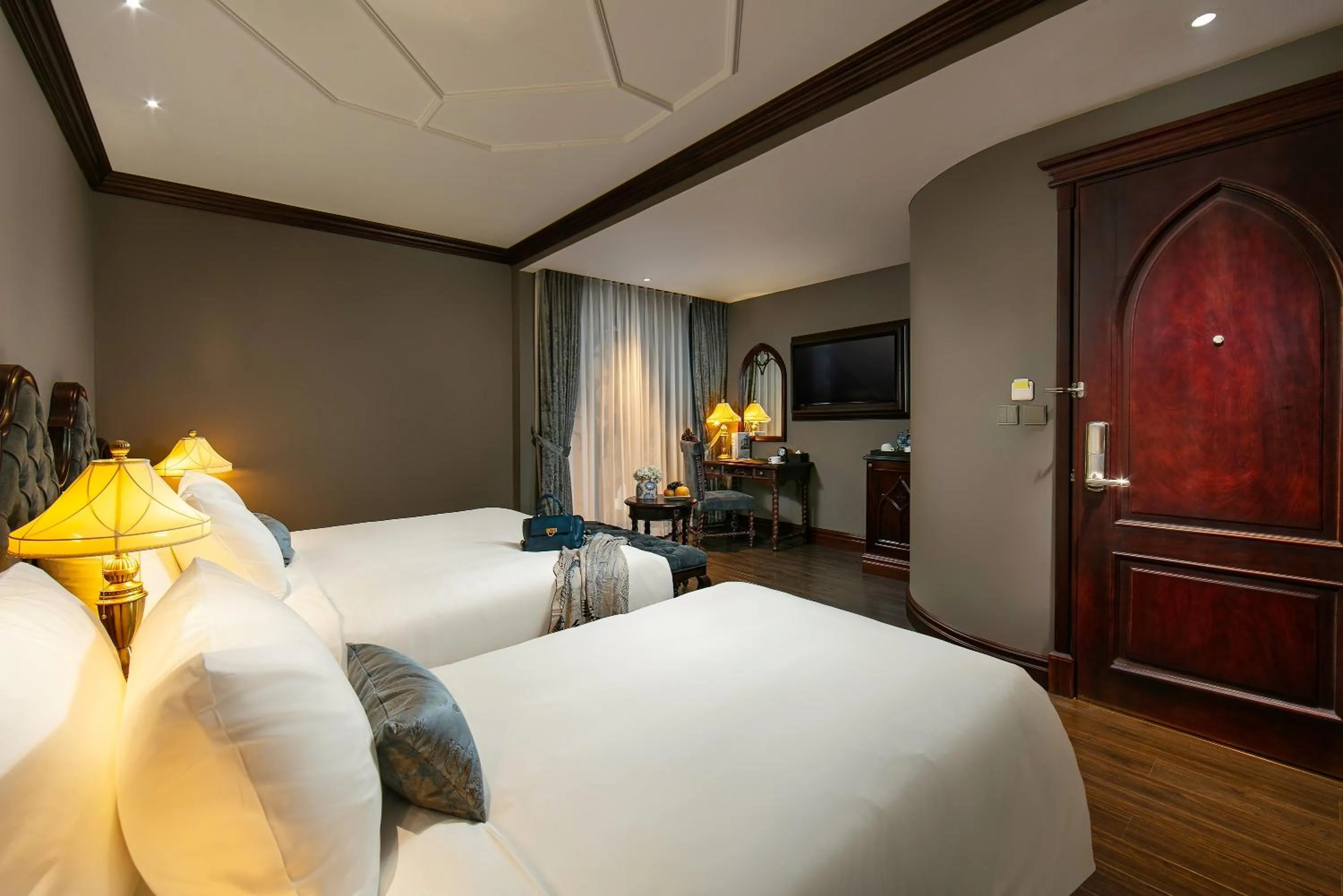 Bed in Le Chanvre Hanoi Hotel & Spa