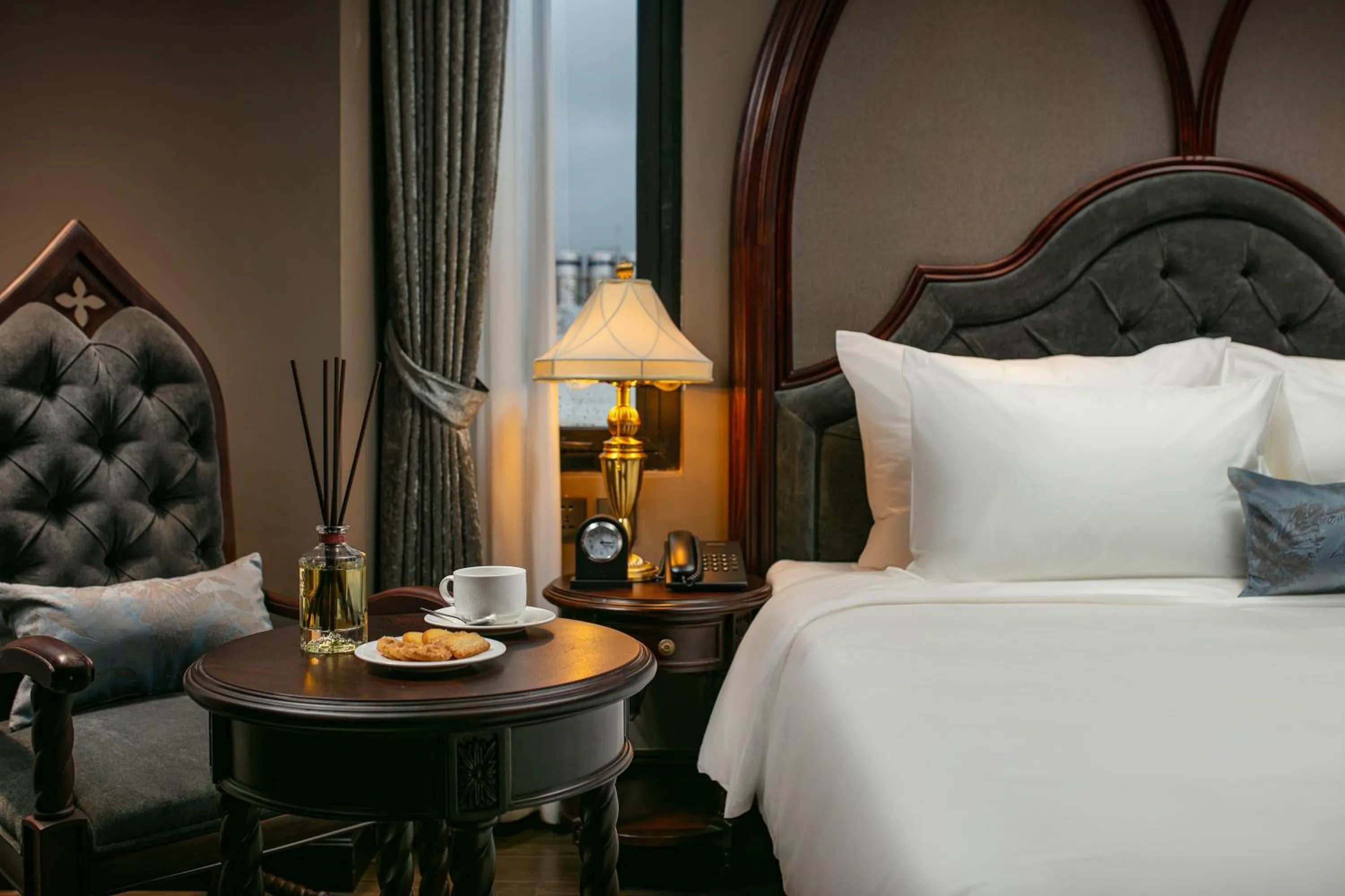 Living room, Bed in Le Chanvre Hanoi Hotel & Spa