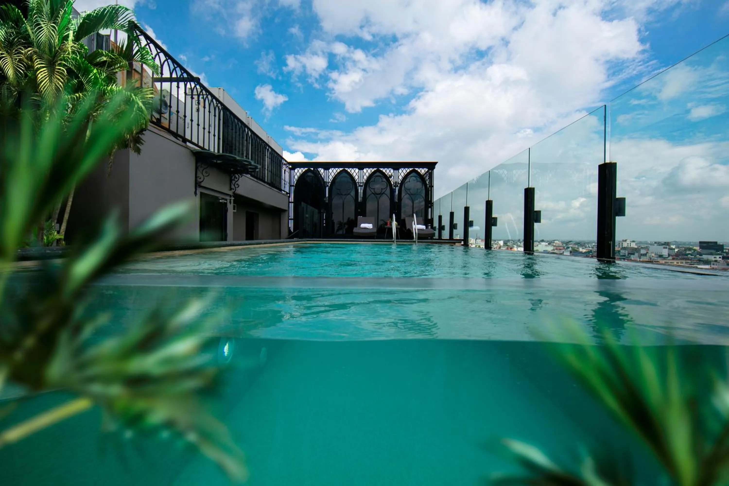 Swimming pool in Le Chanvre Hanoi Hotel & Spa