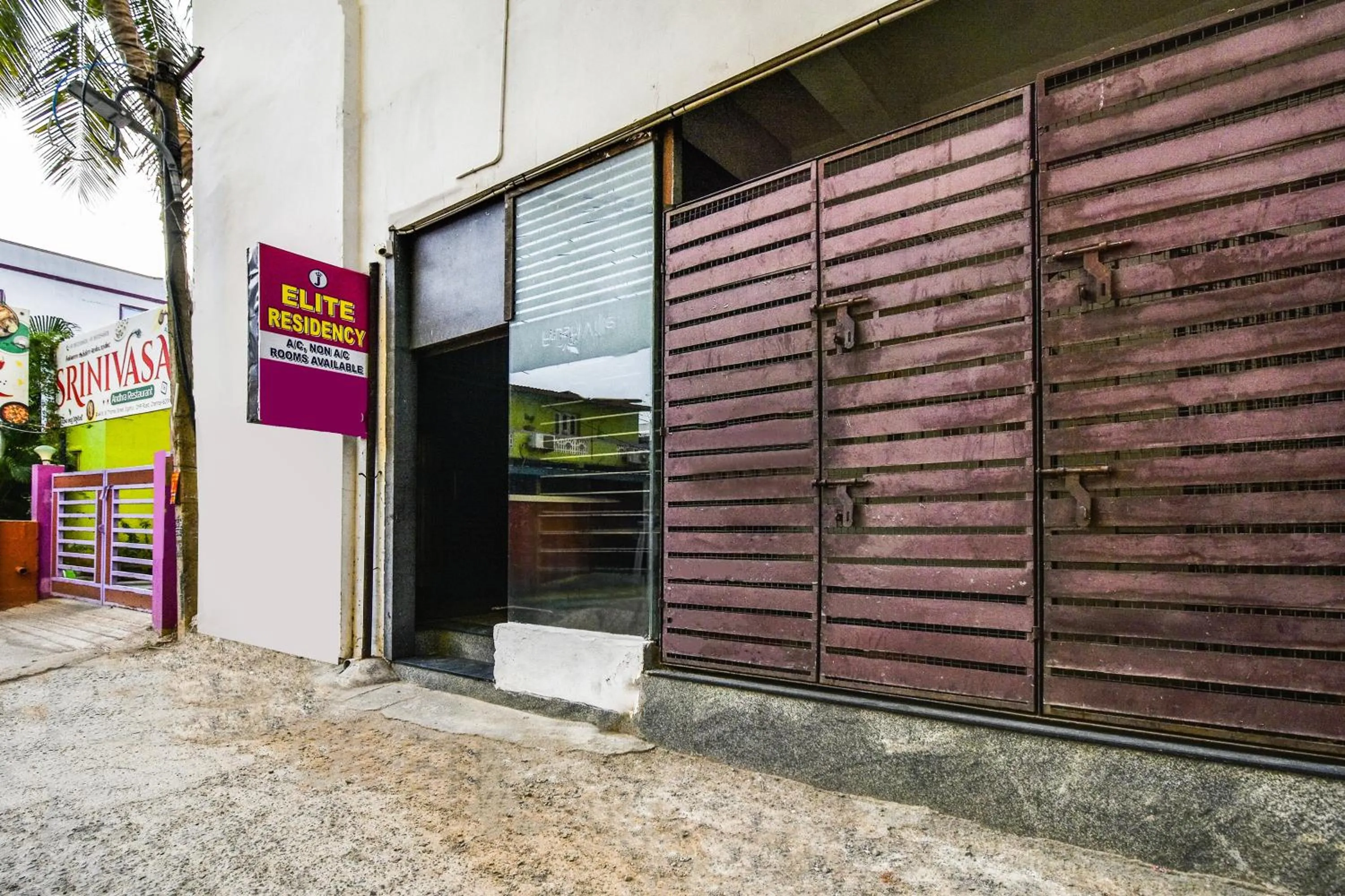 Facade/entrance in Collection O Elite Residency