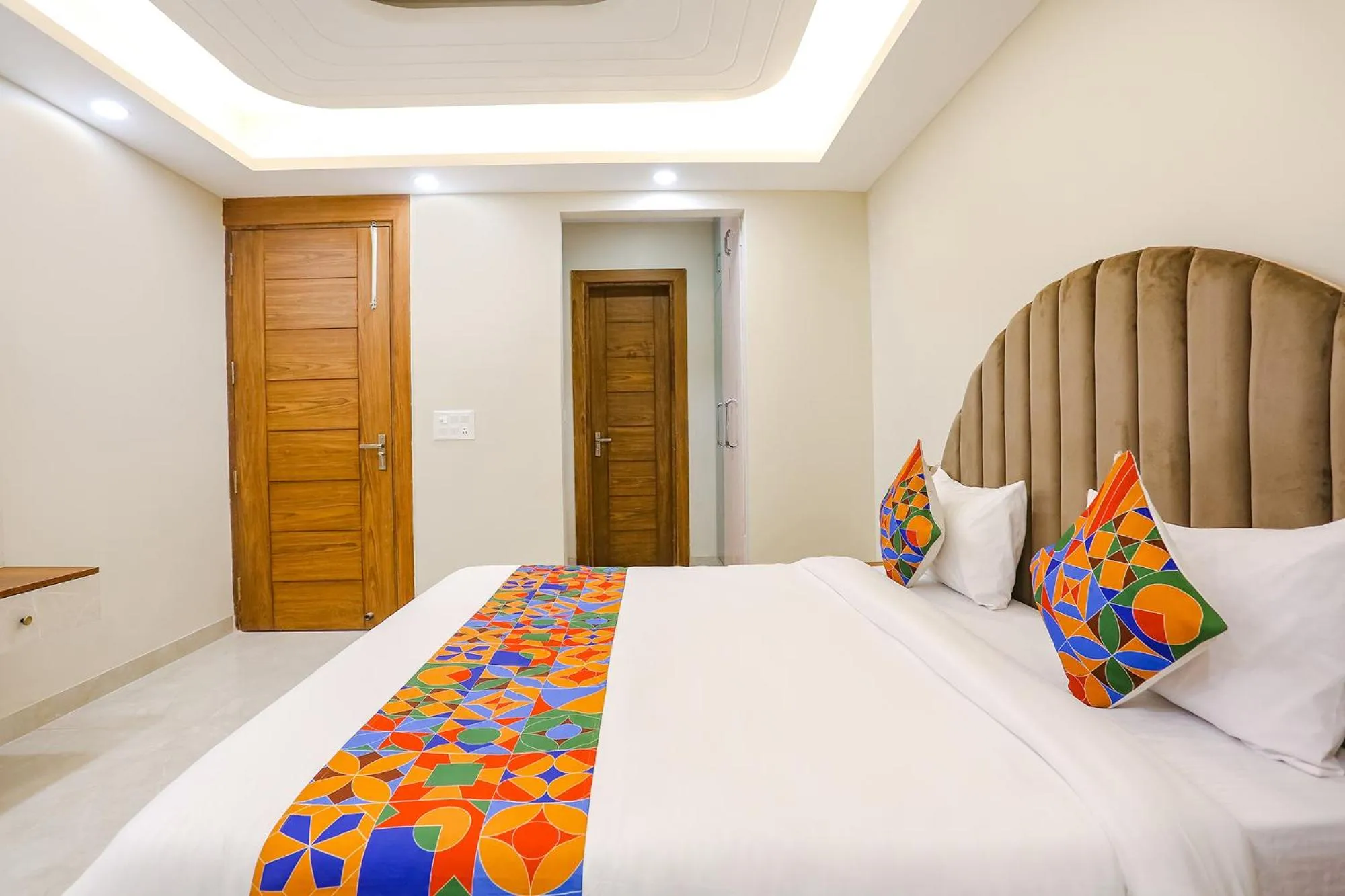 Photo of the whole room, Bed in FabHotel Raahi Retreat - Nr Star Mall & 32nd Avenue