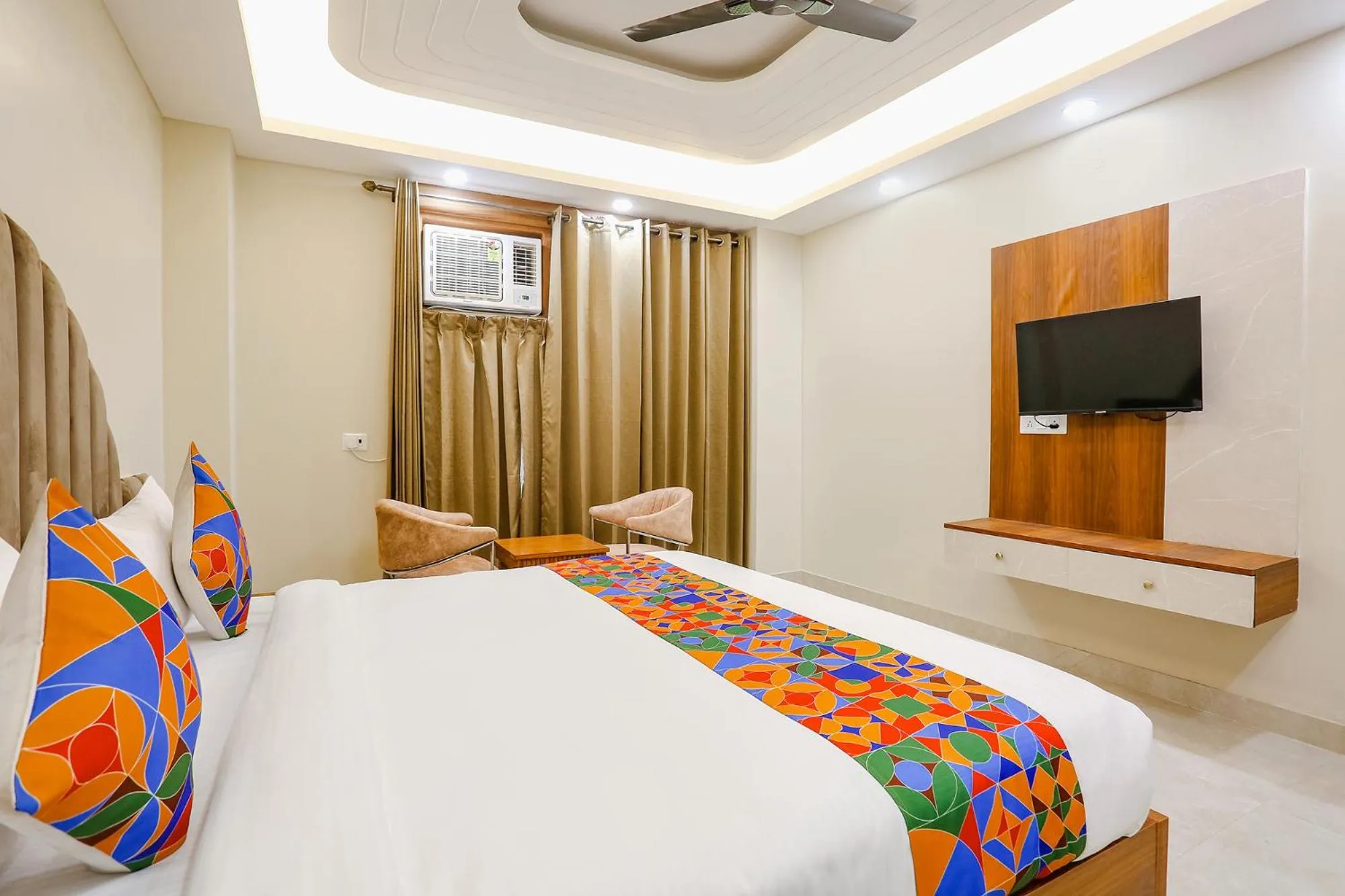Communal lounge/ TV room, Bed in FabHotel Raahi Retreat - Nr Star Mall & 32nd Avenue