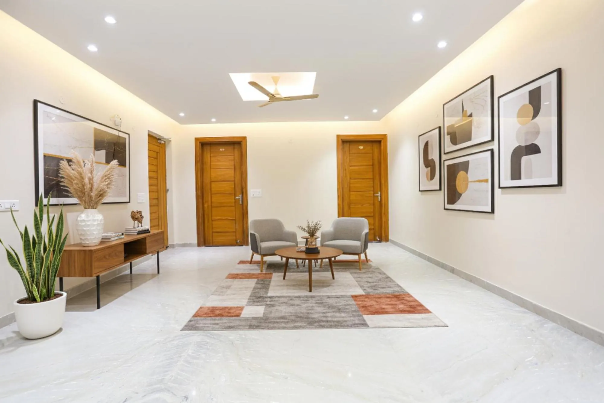 Seating area in FabHotel Raahi Retreat - Nr Star Mall & 32nd Avenue