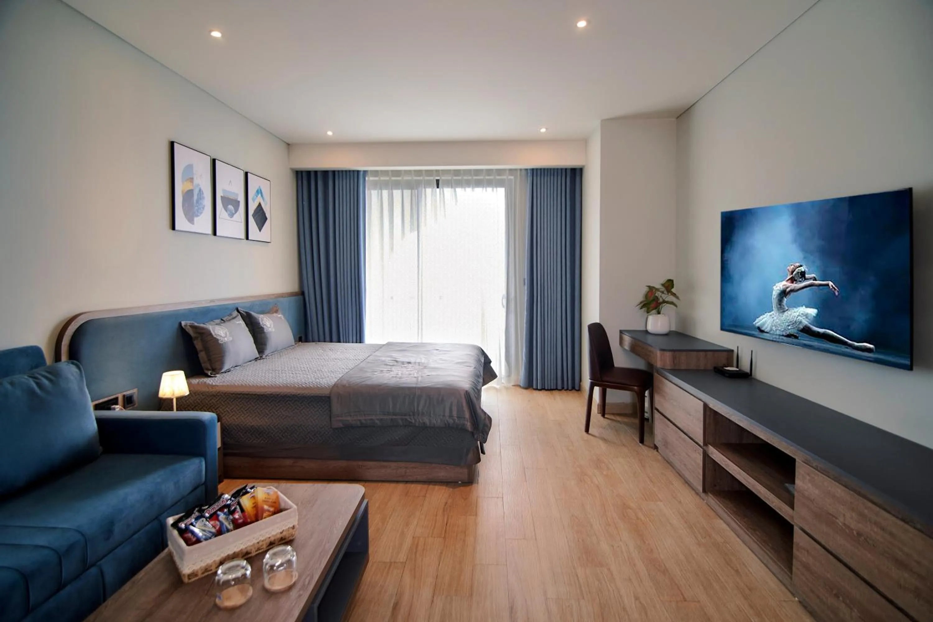 Photo of the whole room, Bed in Sweet Homestay - Marina HaLong