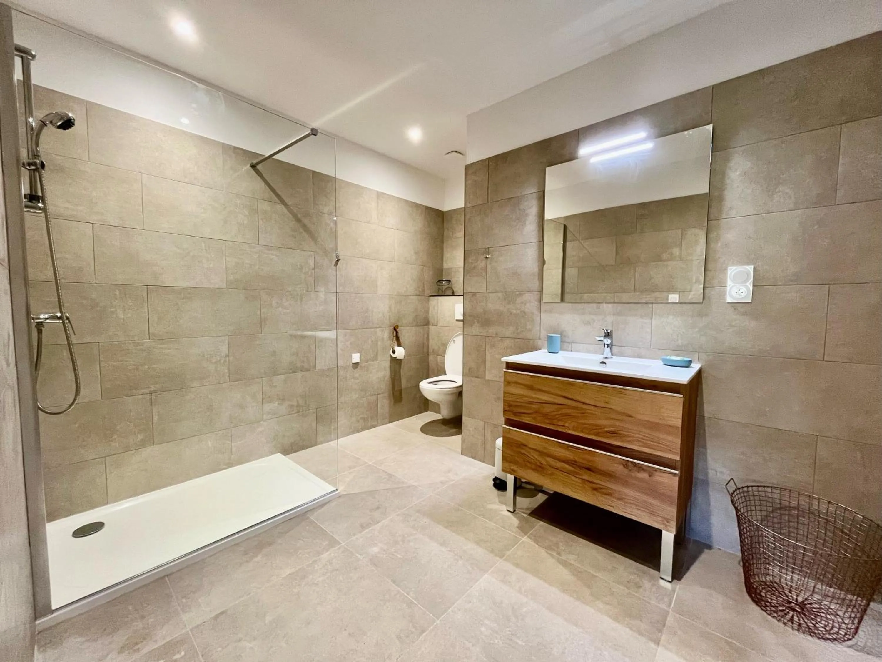 Shower in Hôtel Résidence CAPENSE