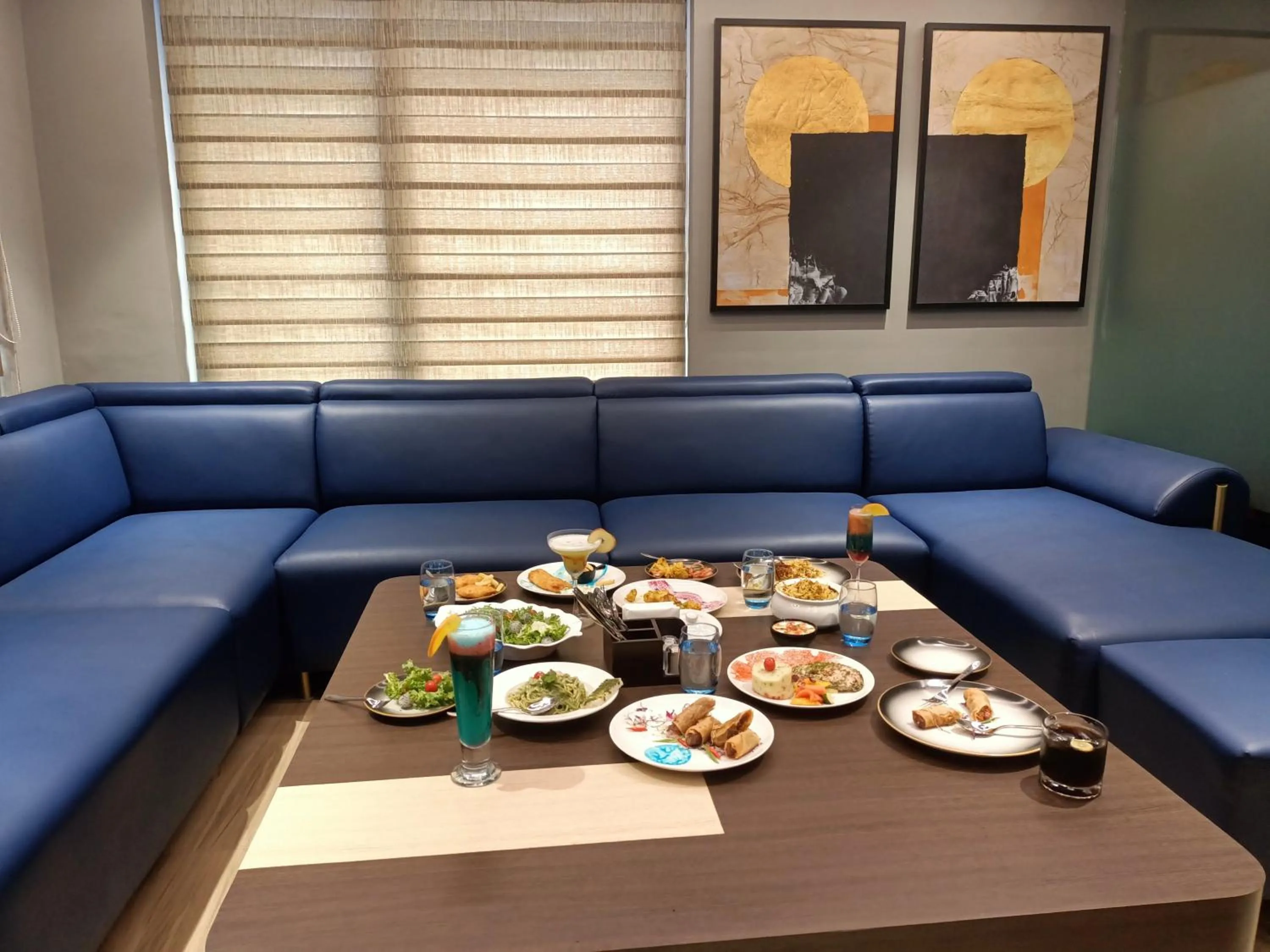 Lounge or bar in Aralia International Airport, Mumbai