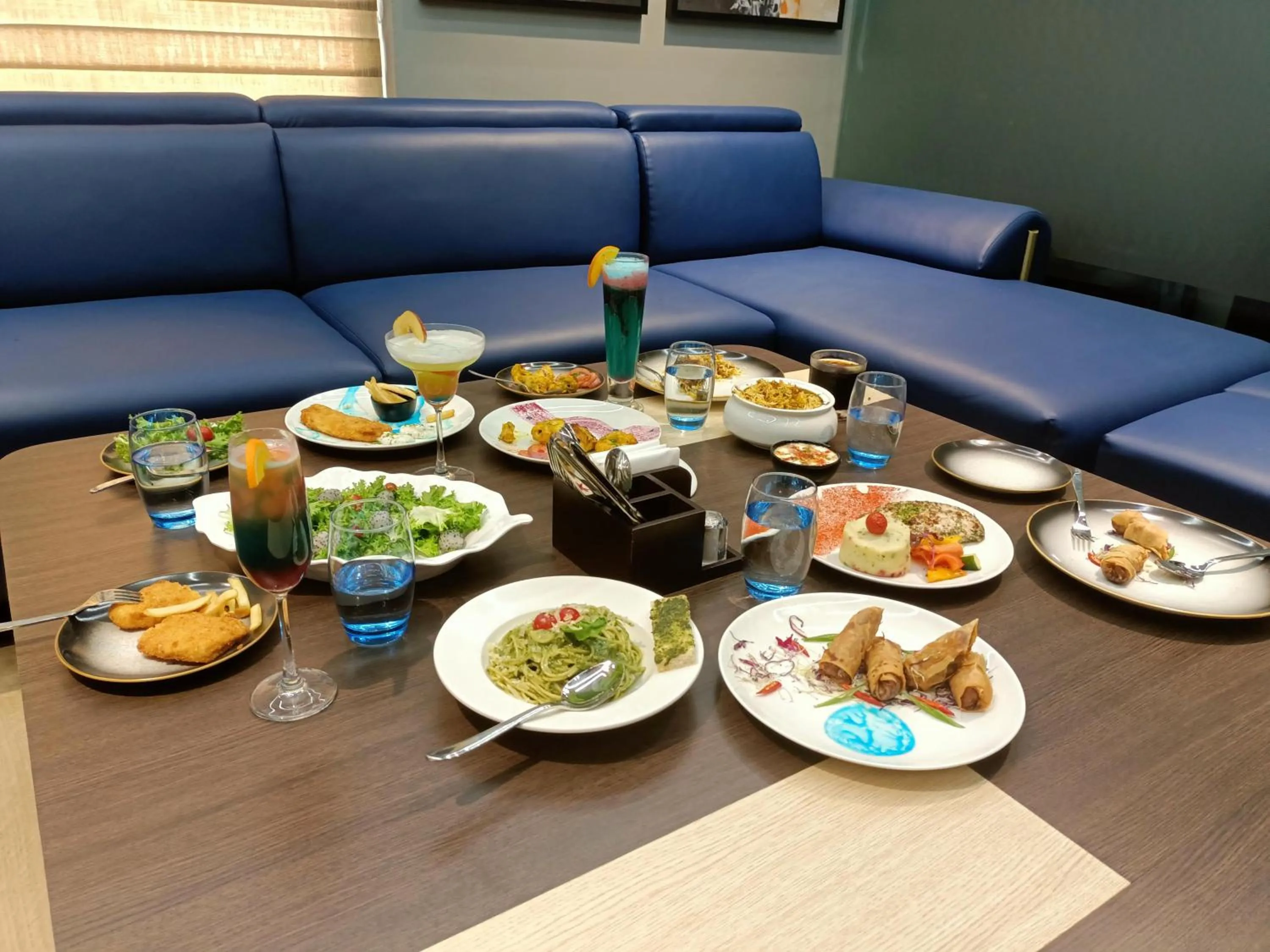 Lounge or bar in Aralia International Airport, Mumbai