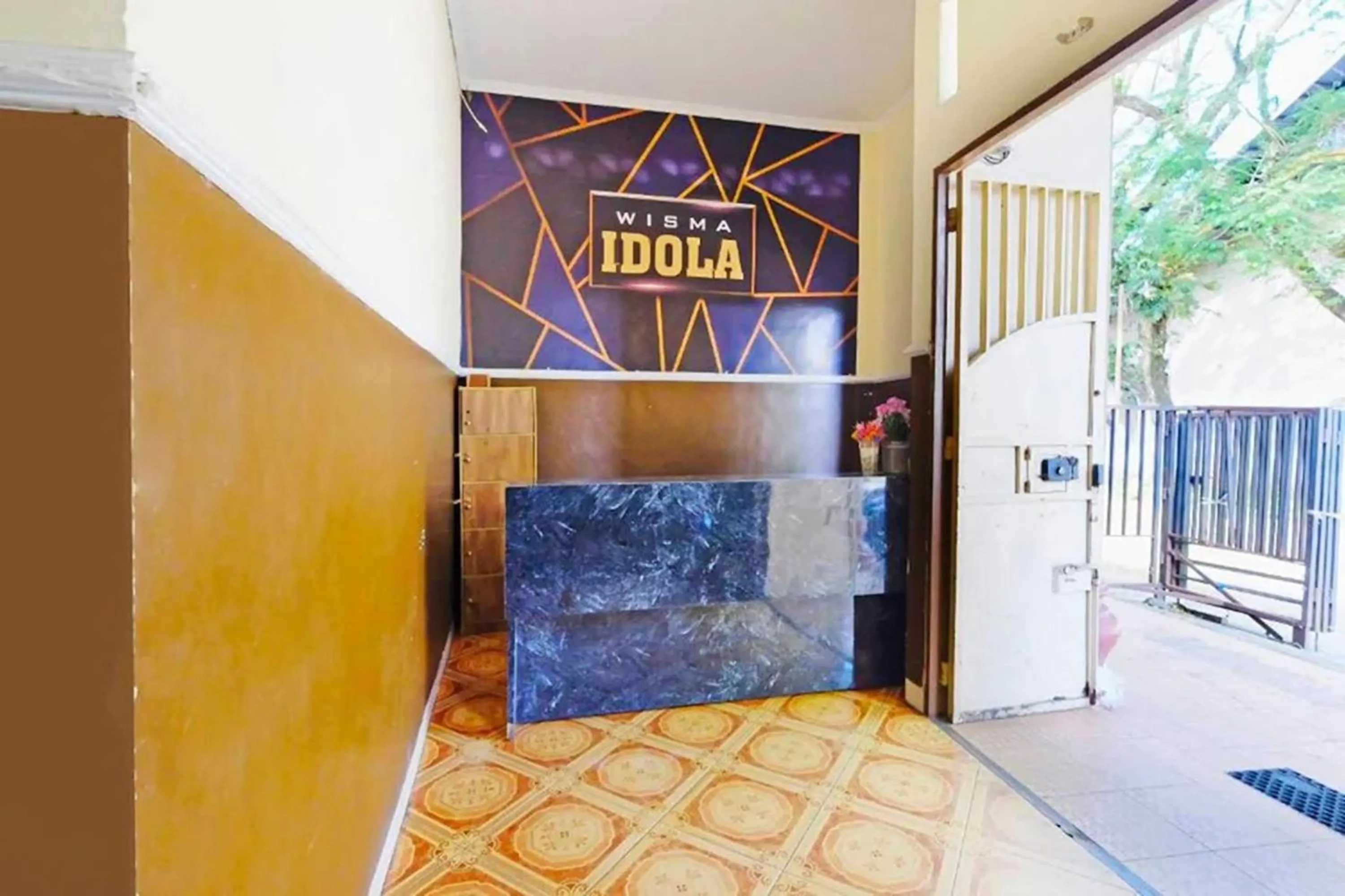 Lobby or reception in Guest House Idola Palopo