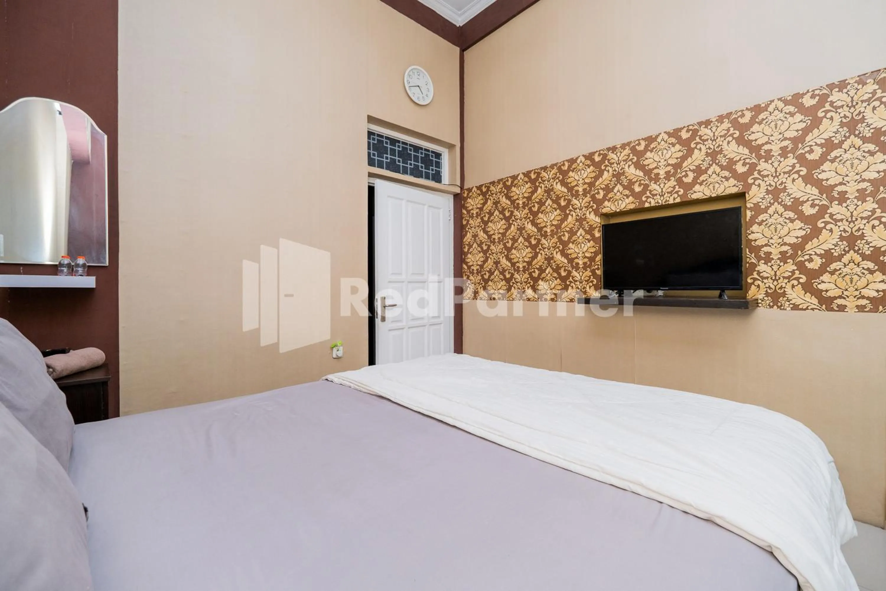 Bed in Omah Kalimosodo Mitra RedDoorz near Stasiun Malang Kota Baru