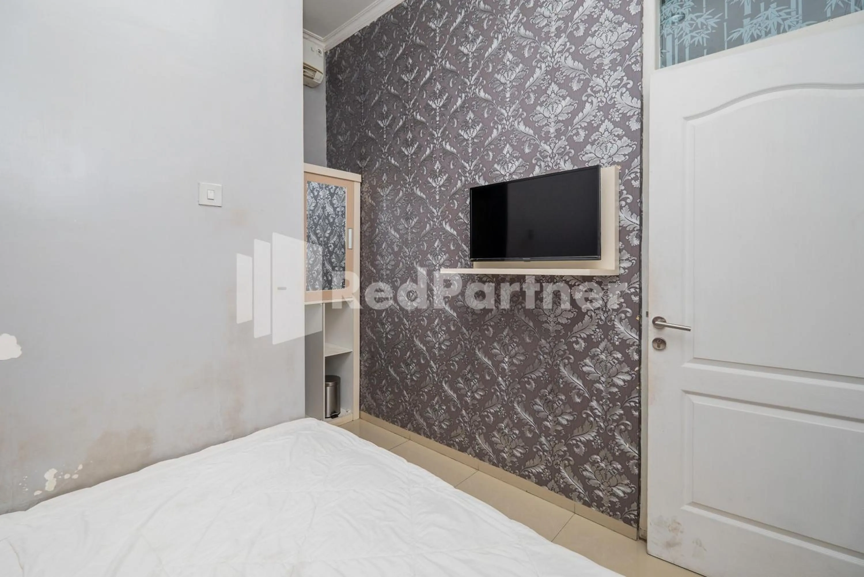 Bed in Omah Kalimosodo Mitra RedDoorz near Stasiun Malang Kota Baru