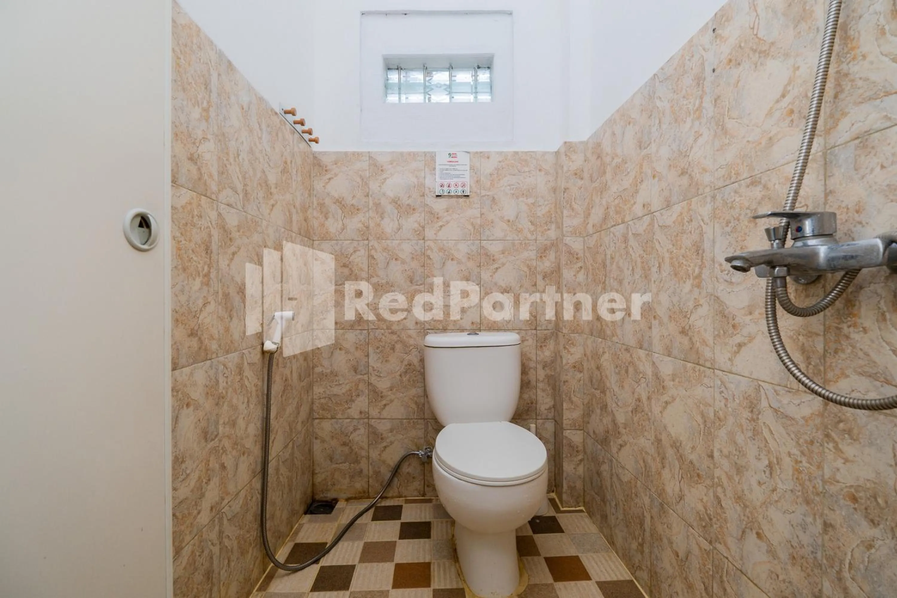 Toilet in Omah Kalimosodo Mitra RedDoorz near Stasiun Malang Kota Baru