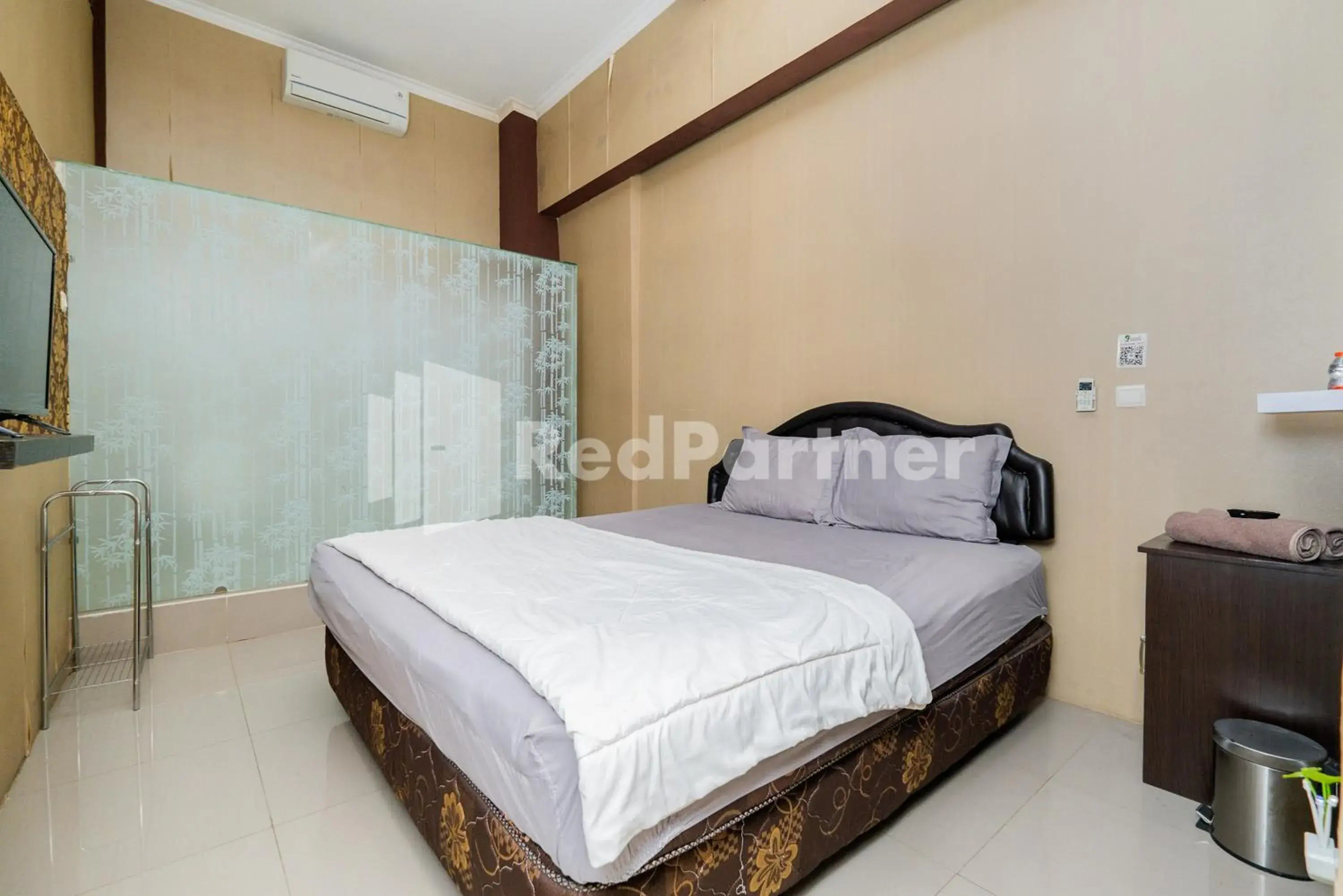 Bed in Omah Kalimosodo Mitra RedDoorz near Stasiun Malang Kota Baru Bed in Omah Kalimosodo Mitra RedDoorz near Stasiun Malang Kota Baru